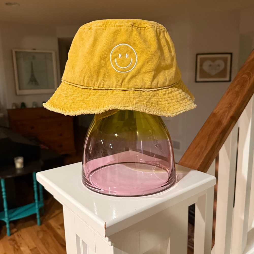 David and Young bucket hat.